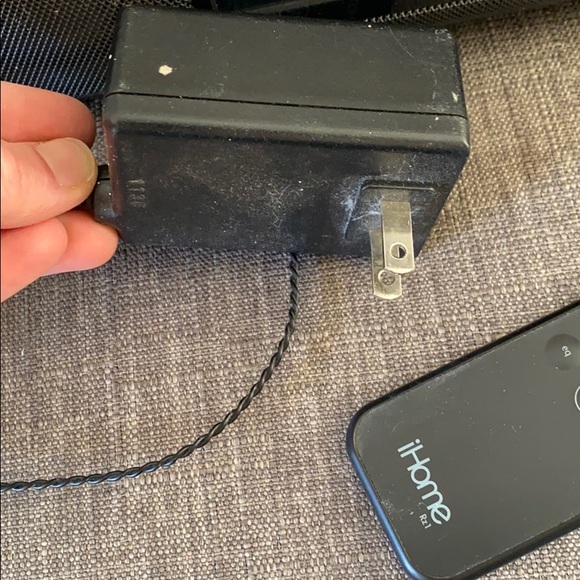 iHome radio, wall plug and/or battery operated. - Picture 5 of 5